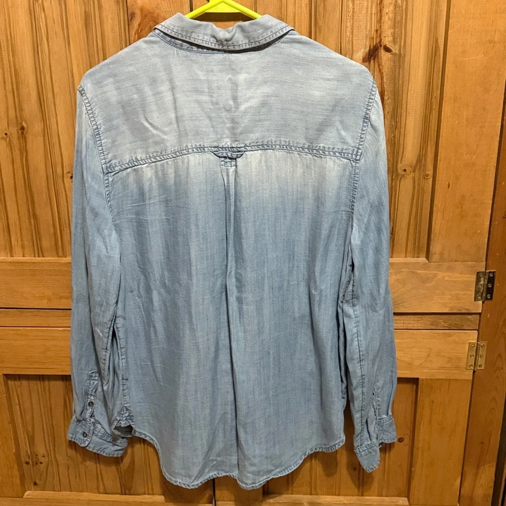 American Eagle Light Blue Denim Button-Up Shirt-size large. - Picture 2 of 2
